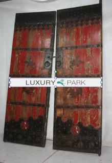 Chinesische Tür aus natürlichem Holz mit raffinierten Beschlägen