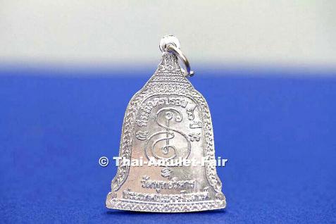 Thai Amulett Silber Glocke - Rian Rakhang Nuea Ngern (Silber) Ruun Kroop Roop 60 Pii des ehrwürdigen Luang Pho Thiraphan Mettavihari (Phra Khru Kraisorn Virat), Wat Phutta Viharn (auch Wat Buddhavihara), Amsterdam, Niederlande, vom 16.07.2002 (B.E. 2545). - Vorschau 4