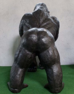 Casa Padrino Luxus Bronze Deko Skulptur Gorilla Affe 102 x 147 x H. 152 cm - Riesiege Bronze Skulptur - Lebensgroße Tierfigur - XXL Bronze Gorilla Figur - XXL Garten Skulptur - Luxus Garten Deko - Vorschau 3