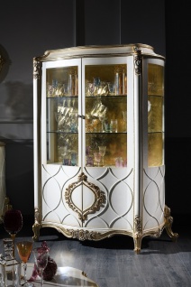 Casa Padrino Luxus Barock Vitrine Weiß / Antik Gold 132 x 57 x H. 201 cm - Prunkvoller Barock Vitrinenschrank mit 2 Türen - Barock Wohnzimmermöbel - Vorschau 2