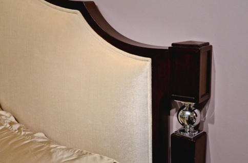 Casa Padrino Luxus Neoklassisches Schlafzimmer Set Hellbeige / Dunkelbraun / Silber - 1 Doppelbett mit Kopfteil & 2 Nachtkommoden - Neoklassische Schlafzimmer Möbel - Vorschau 3