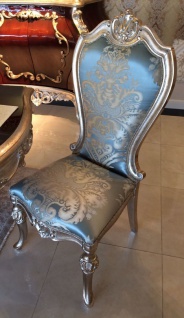 Casa Padrino Luxus Barock Esszimmerstuhl Hellblau / Beige / Silber - Prunkvoller Massivholz Küchenstuhl mit elegantem Muster - Barock Esszimmer Möbel