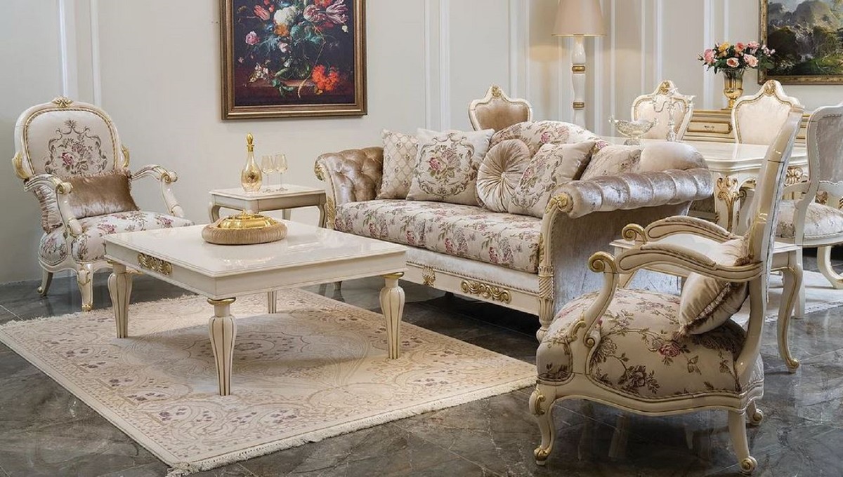 Casa Padrino Luxus Barock Wohnzimmer Set Creme / Rosa / Weiß / Gold - 2 Sofas & 2 Sessel & 1 Couchtisch - Handgefertigte Wohnzimmer Möbel im Barockstil - Edel & Prunkvoll