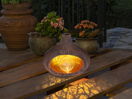 LED Solarlampe mit Glaskugel, Rattanoptik Tischleuchte für den Garten und Balkon