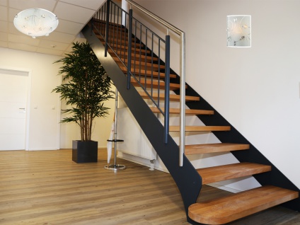 Runde kleine LED Treppenhausleuchte - schöne Deckenlampe für den Flur und Diele - Vorschau 4