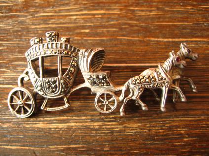 prächtige Kutsche Hochzeitskutsche Pferde 800er Silber Brosche Art Deco Markasit - Vorschau 1