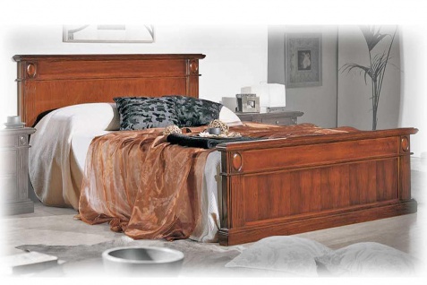 Doppelbett klassischer Stil aus Holz